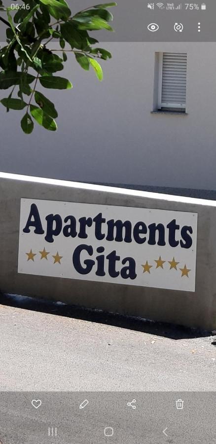 Gita Apartmani Cizici Luaran gambar